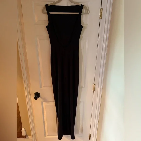 Sophisticated Black Maxi Dress - Picture 5 of 6